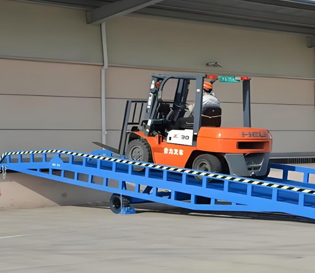 beijin移动式卸货平台（叉车用）